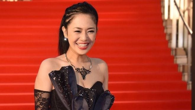 ممثلة الأفلام الإباحية الأشهر في الصين والملقبة بـ"المعلمة" تصدم الجمهور