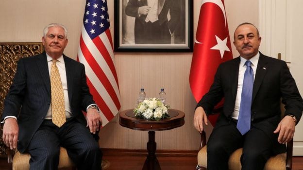وزير الخارجية الامريكي ريكس تيلرسون مع نظيره التركي، مولود جاويش أوغلو،