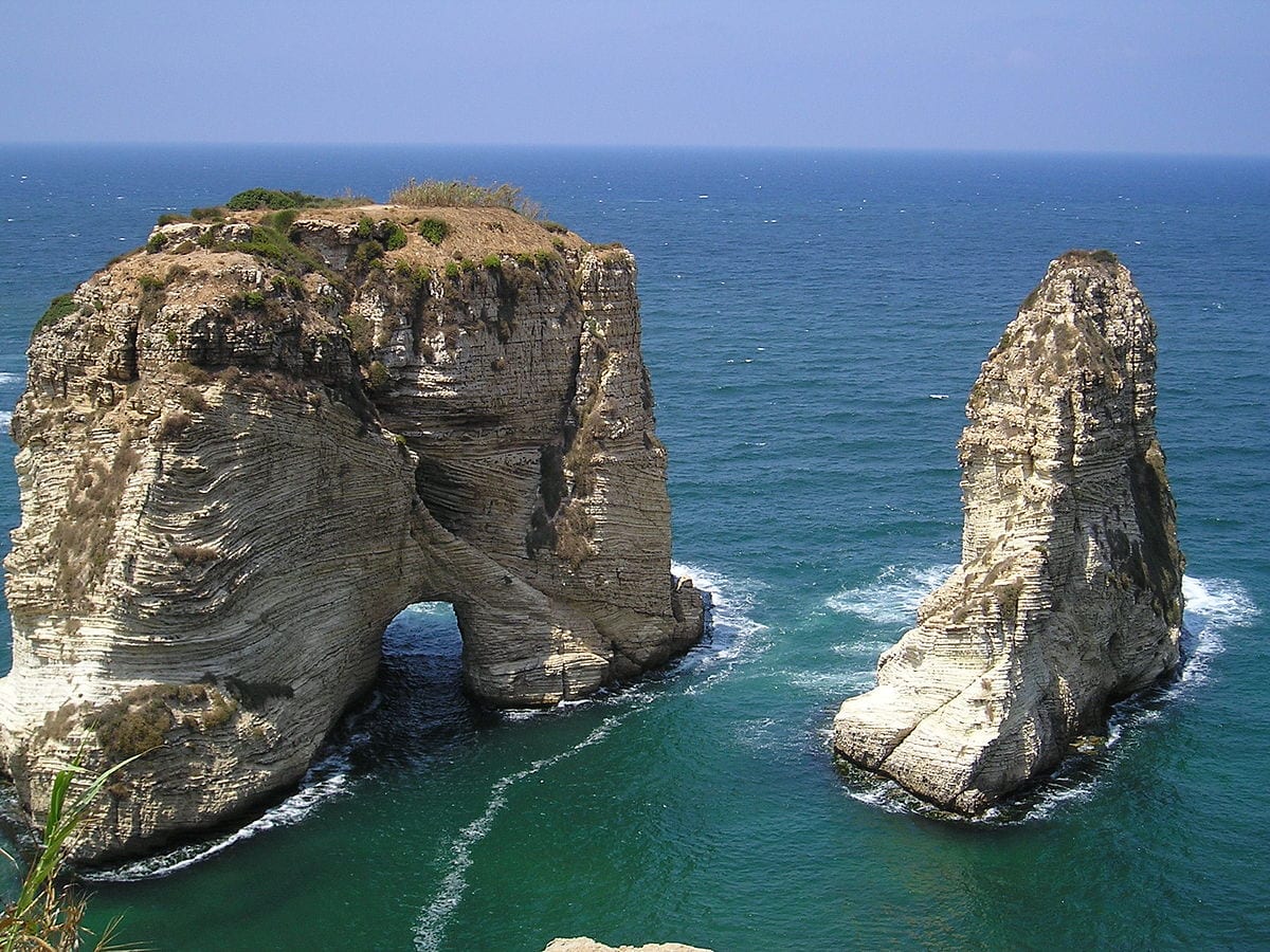 صخرة الروشة قبالة بيروت