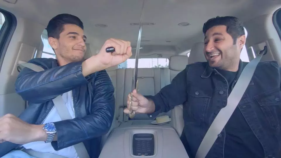 شاهد.. محمد عساف لا يحب الأكل بالشوكة والسكين.. وبالرغم من الشهرة يعيش حياته بشكل طبيعي