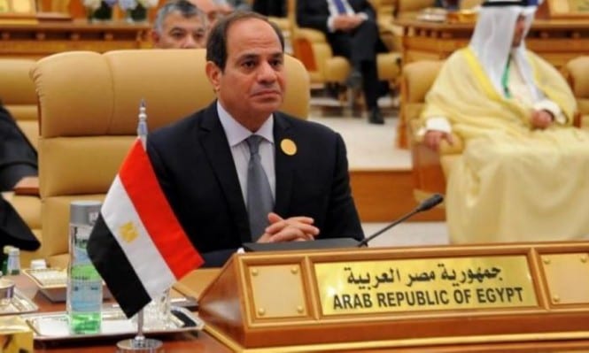 الرئيس المصري عبد الفتاح السيسي في القمة العربية
