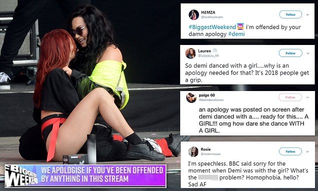 بالصور.. ديمي لوفاتو تعتذر بسبب ايحاءاتها الجنسية مع راقصة على خشبة المسرح