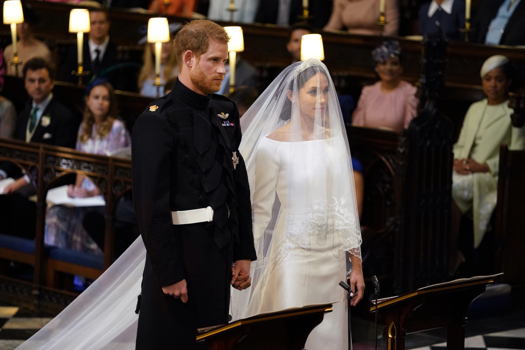 بالصور.. أسقف مصري مهم يشارك في مراسم زفاف "هاري وماركل" الملكي ببريطانيا