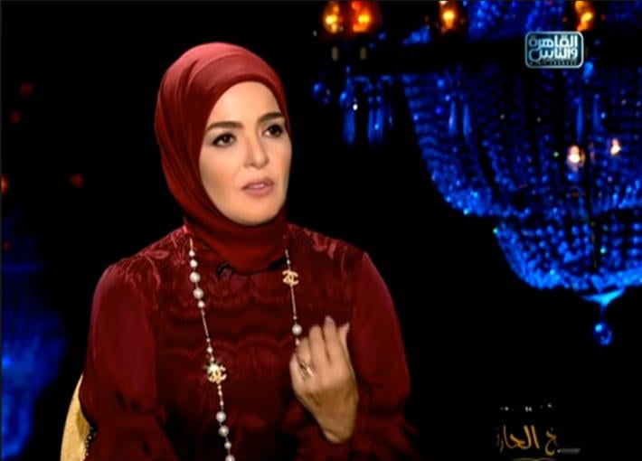 شاهد.. منى عبد الغني ترفض تقبيل محمود حميدة في فيلم "الباشا".. كيف كانت ردة فعله!