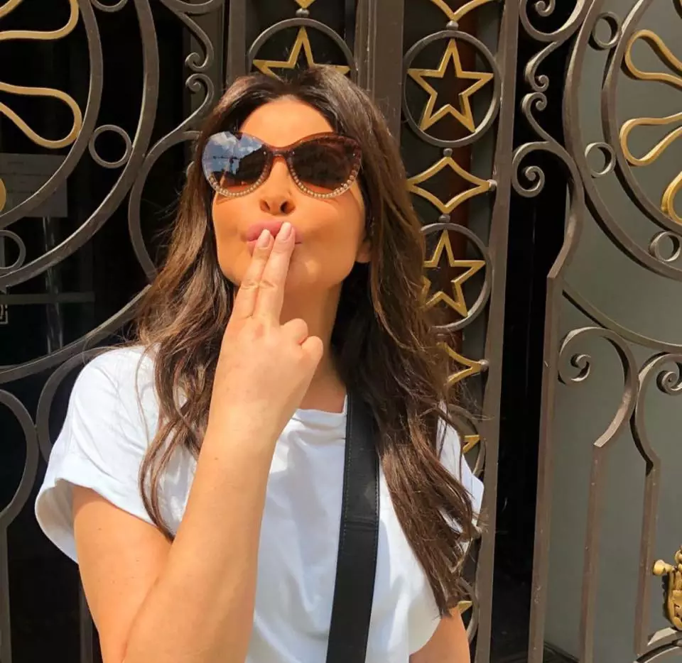 elissa kisses