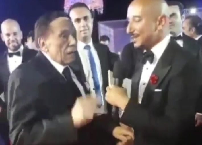 عادل امام يحرج خالد منصور