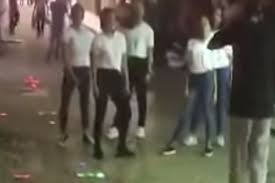 شاهدوا.. شبان وفتيات يرقصون علنا"بمكان عام يفجرون جدلاً واسعاً في الكويت