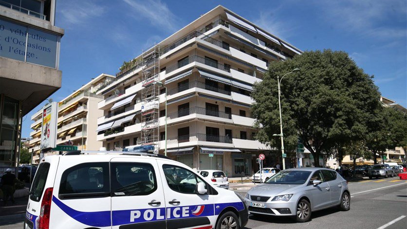 جريمة مروعة في فرنسا.. شاب لبناني يقتل والديه وشقيقته طعناً بالسكاكين