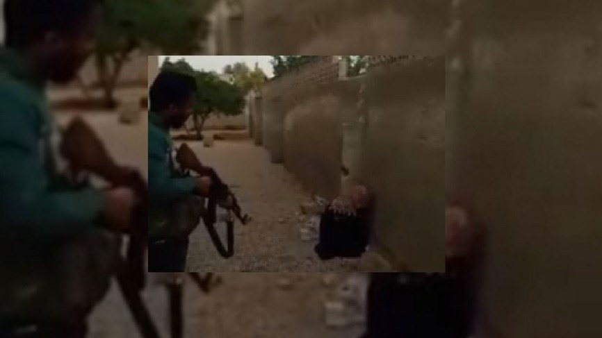 فيديو مؤلم جداً.. سوري يفتح النار بشكل جنوني على شقيقته أمام عدسة الكاميرا لـ "غسل العار"!