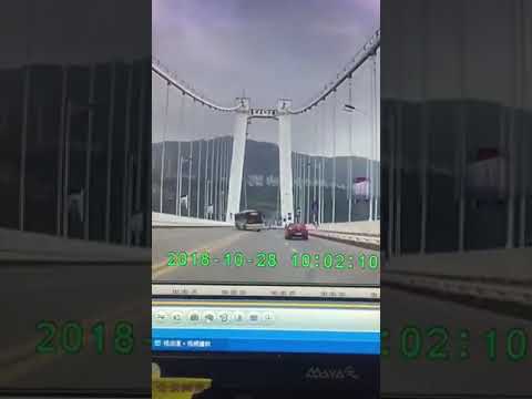 重慶官方不敢公布的大巴車墜江瞬間視頻曝光 (part 2)