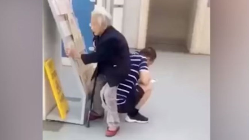 84-year-old mother sits on son's back as there're no free seats