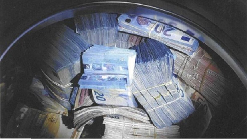 Money laundering: Dutch police find cash in washing machine