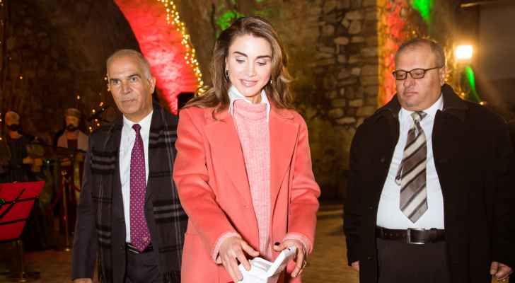 الملكة رانيا تضيء شجرة الميلاد
