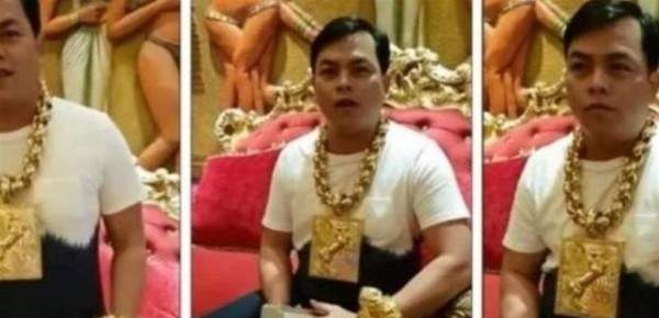 Rich Vietnamese guy, look at that 14kg of gold