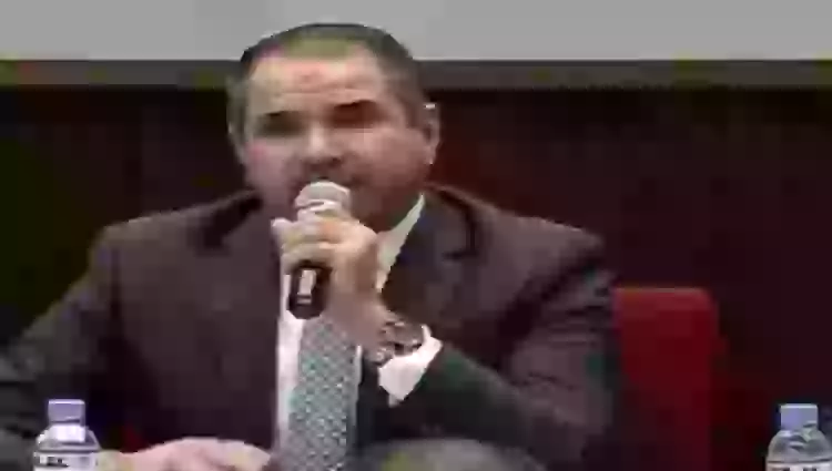 بالفيديو.. سرقة برلماني عراقي داخل قاعة مجلس النواب تثير سخرية الناشطين : “حاميها حراميها”