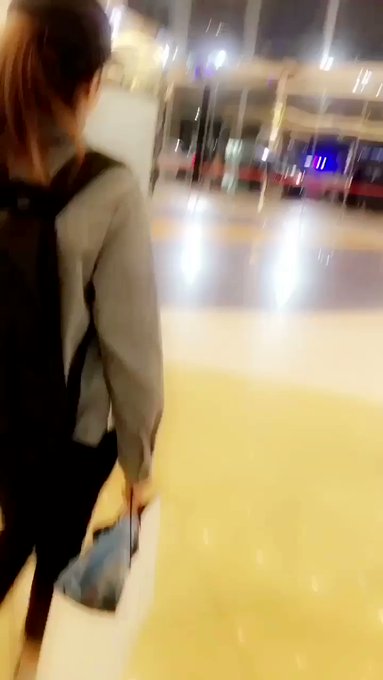 شاهدوا فتاة سعودية تثير ضجة بعد خروجها للتسوق بدون عباءة