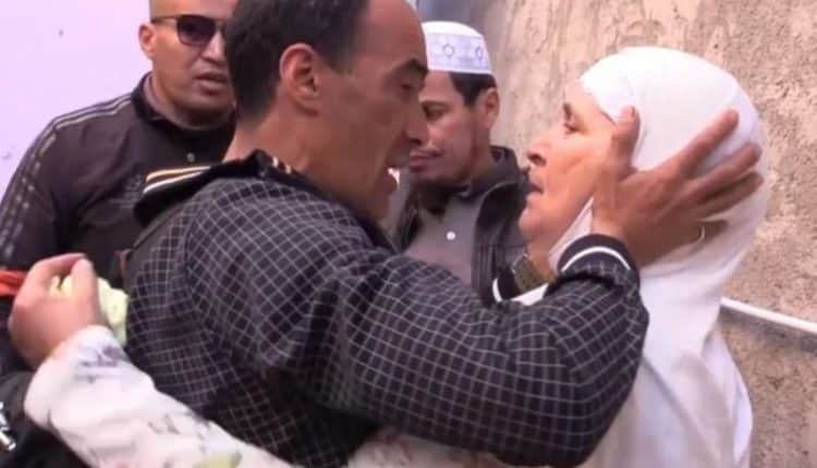 مفاجأة سارة لأم جزائرية بعد 47 عاماً من اختطاف ابنها على يد صديقتها المغربية