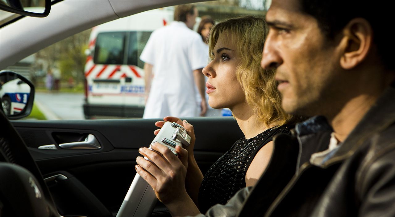 Amr Waked, Scarlett Johansson