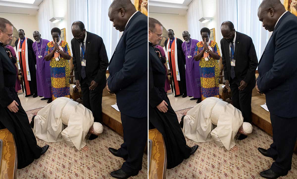البابا يقبل أقدام زعماء جنوب السودان!