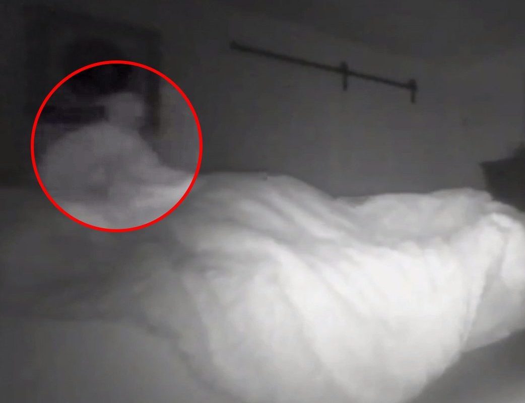 Dad Spots a ‘Ghost’ Sitting On His Bed Every Night