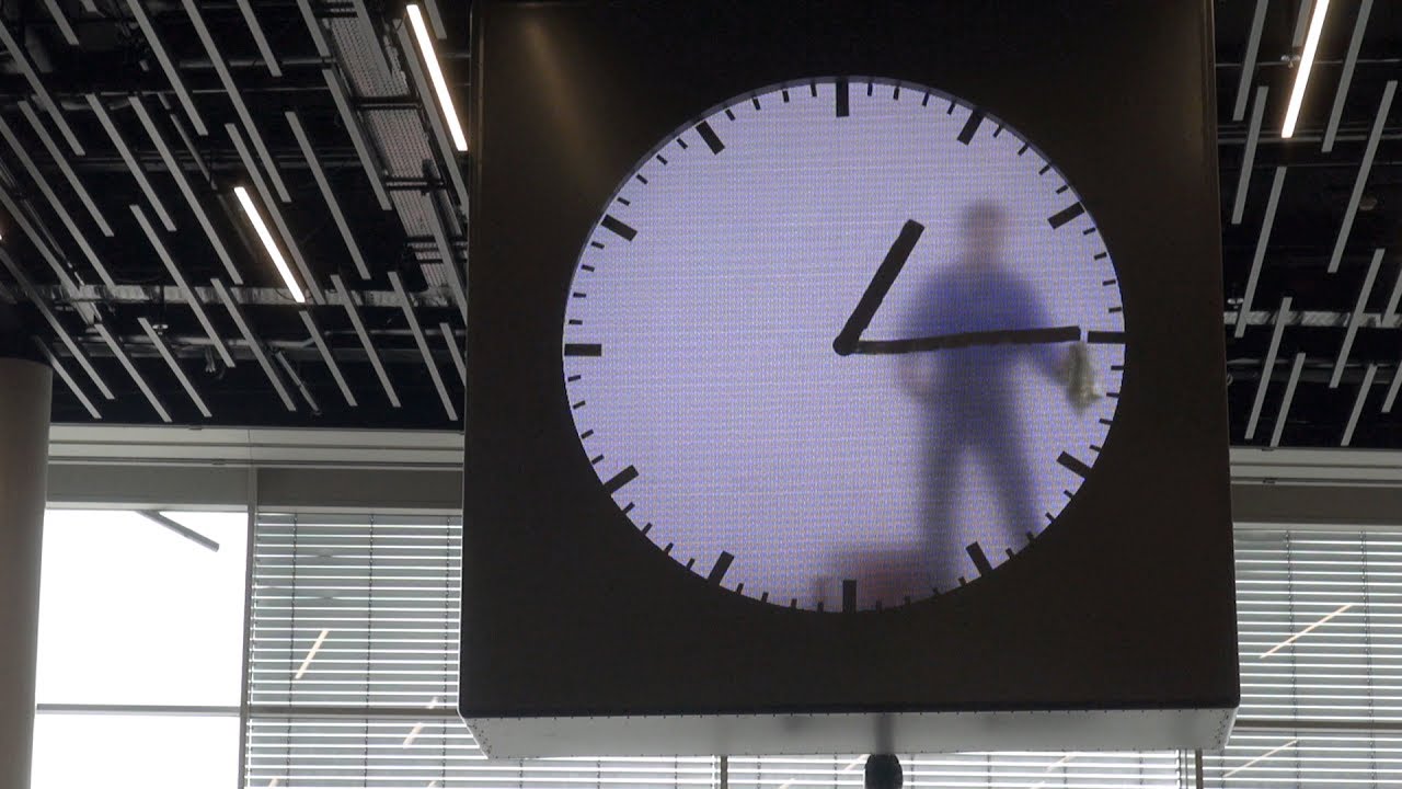 ساعة مطار سخيبول أمستردام