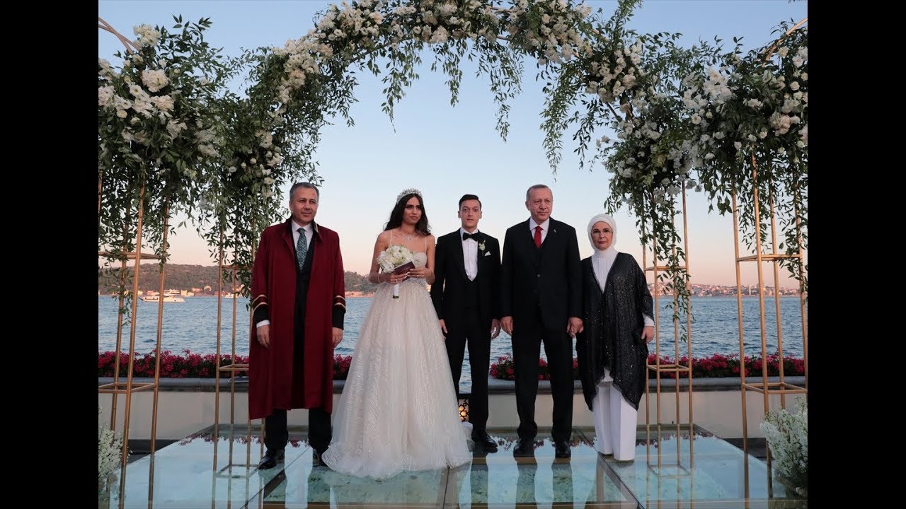 اردوغان وعقيلته في زفاف مسعود اوزيل
