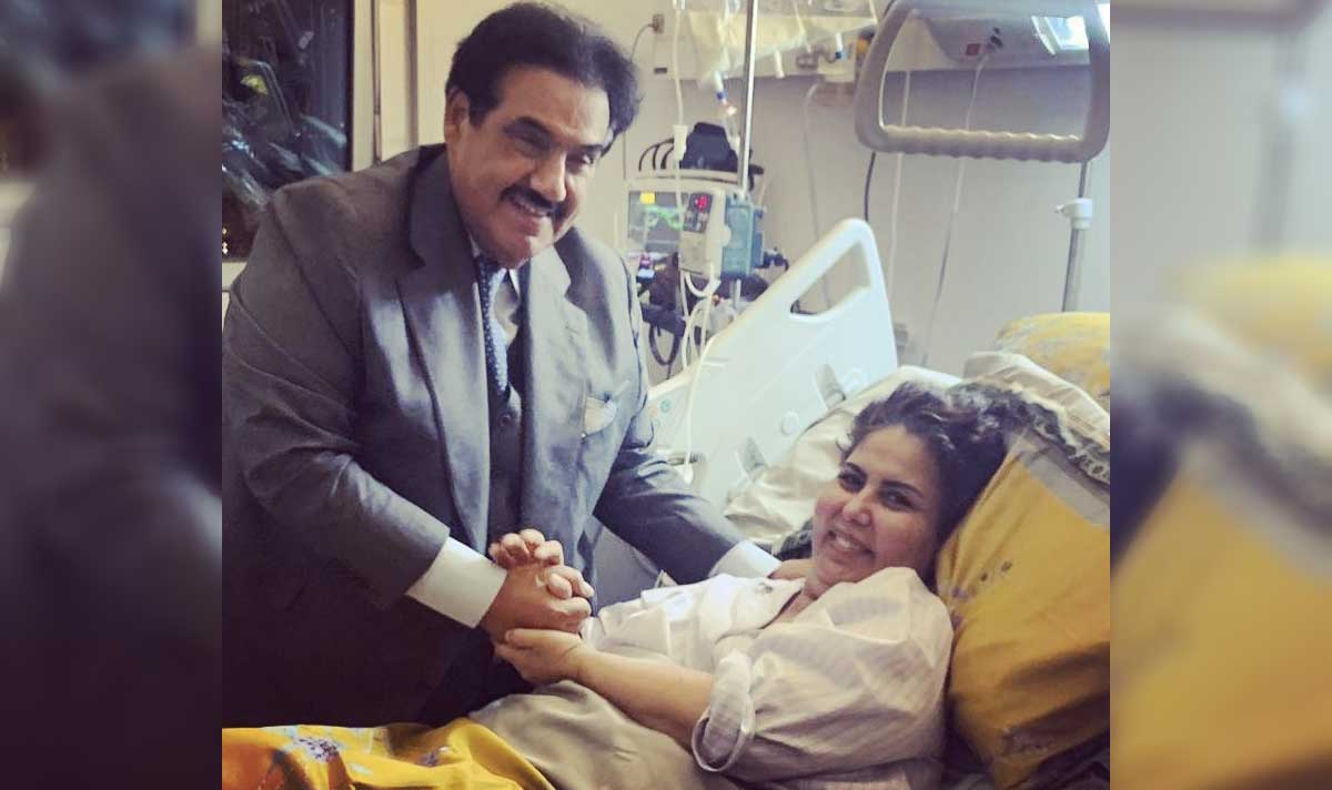 رئيس الوزراء الكويتي يزور فجر السعيد في المستشفى