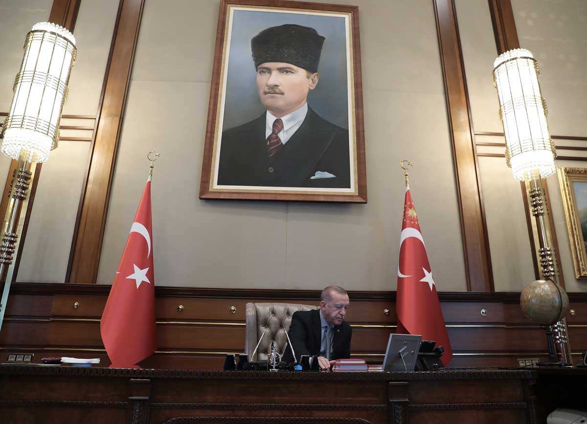 لحظة اعطاء اردوغان الامر ببدء العملية في سوريا