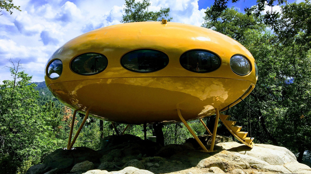 harvest gold structure resembles a flying saucer and serves as one man's vacation home in California