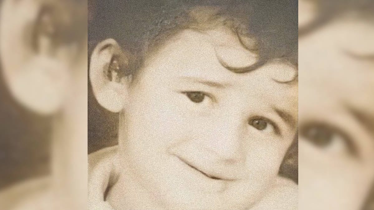 حسين الجسمي في صورة من طفولته