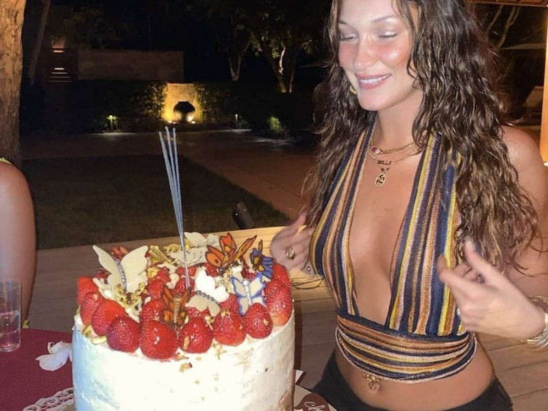 بيلا حديد تحتفل بعيد ميلادها الـ 24