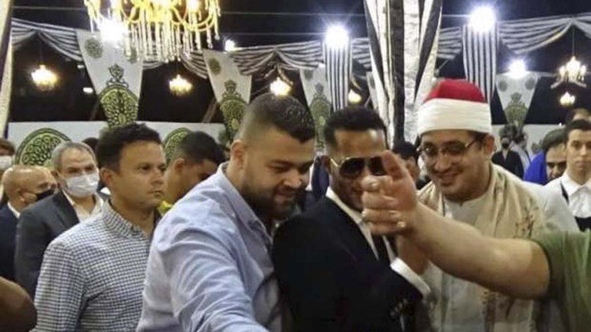 محمد رمضان و القارئ الشهير محمود الشحات أنور