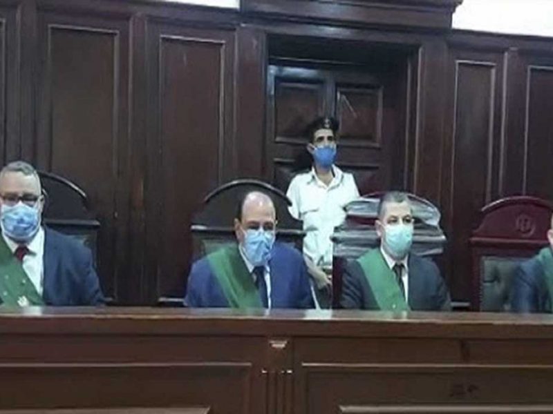 لحظة الحكم بإعدام مغتصب سيدة أمام زوجها داخل مقبرة في مصر