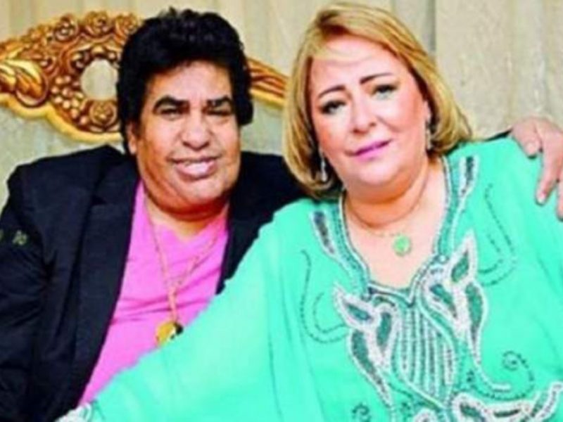 المطرب الشعبي أحمد عدوية وزوجته