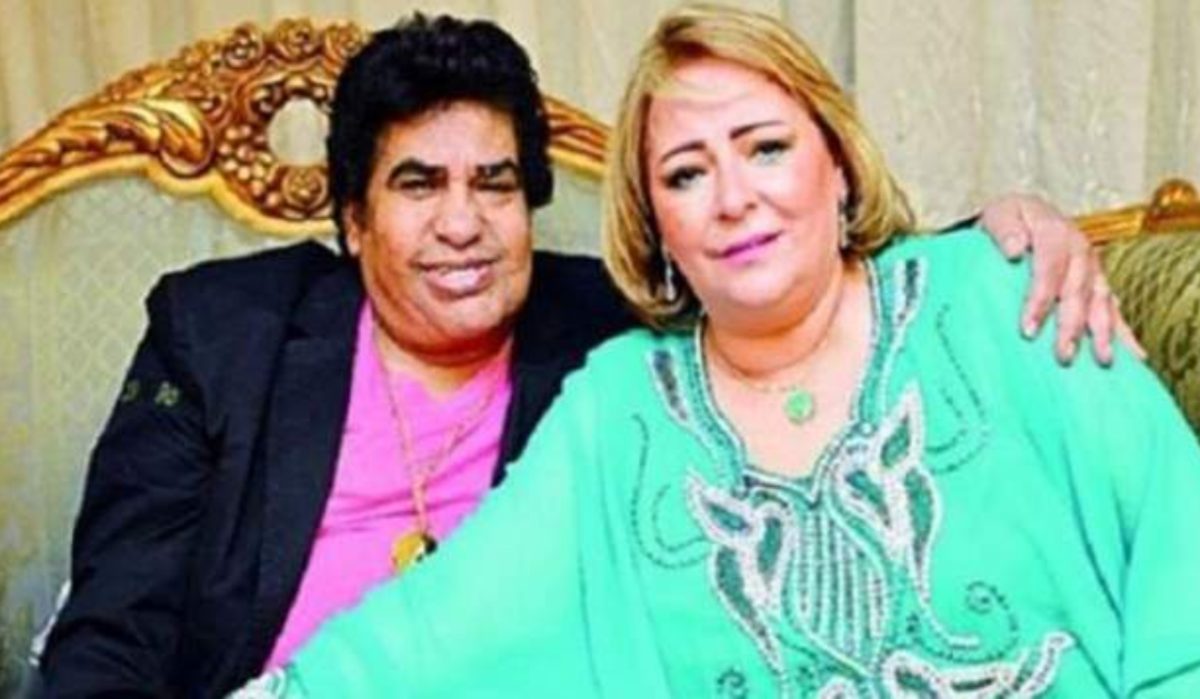 المطرب الشعبي أحمد عدوية وزوجته