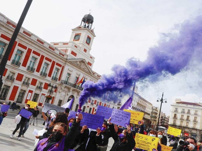 Enfrentamientos en la manifestación del 8M (ex Día de la Mujer trabajadora) en Madrid entre grupos feministas con posturas opuestas