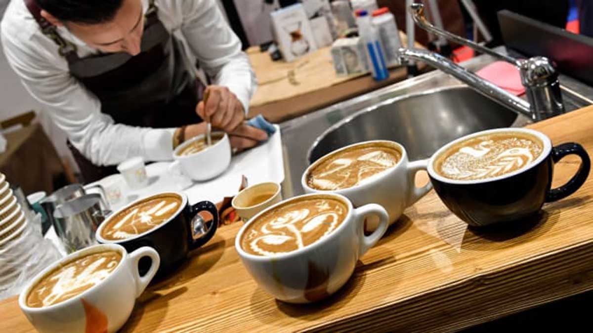 coffee-creamer-cream-cafe-pouring