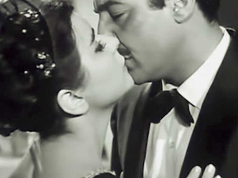 إليكم أشهر القبلات الساخنة التي جمعت أهم ممثلي مصر في الأفلام السينمائية