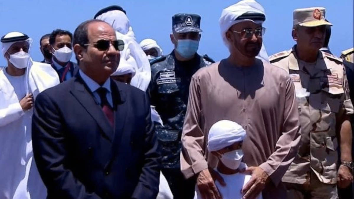 الشيخ محمد بن زايد وحفيده مع الرئيس المصري عبدالفتاح السيسي