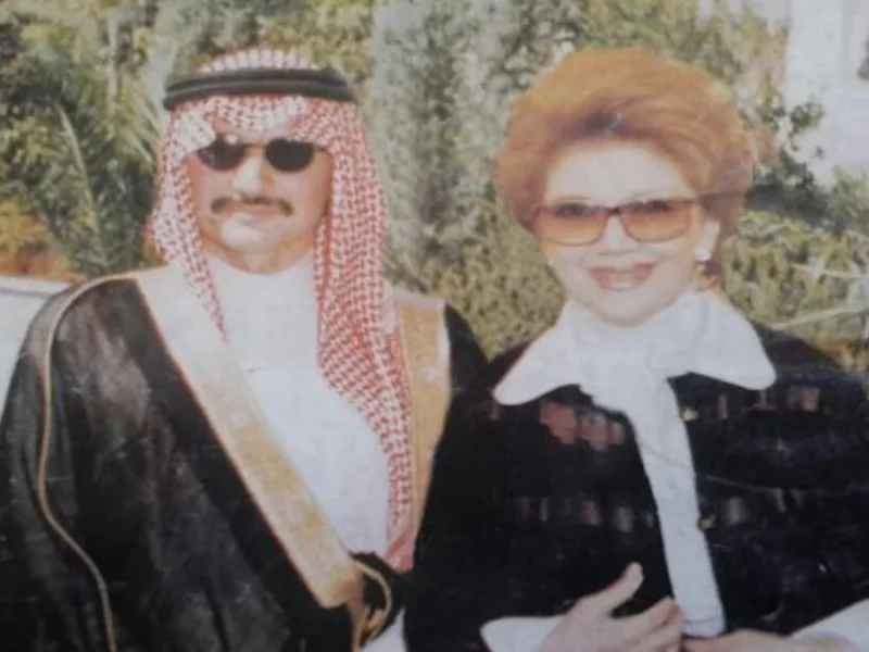 الوليد بن طلال مع والدته منى الصلح