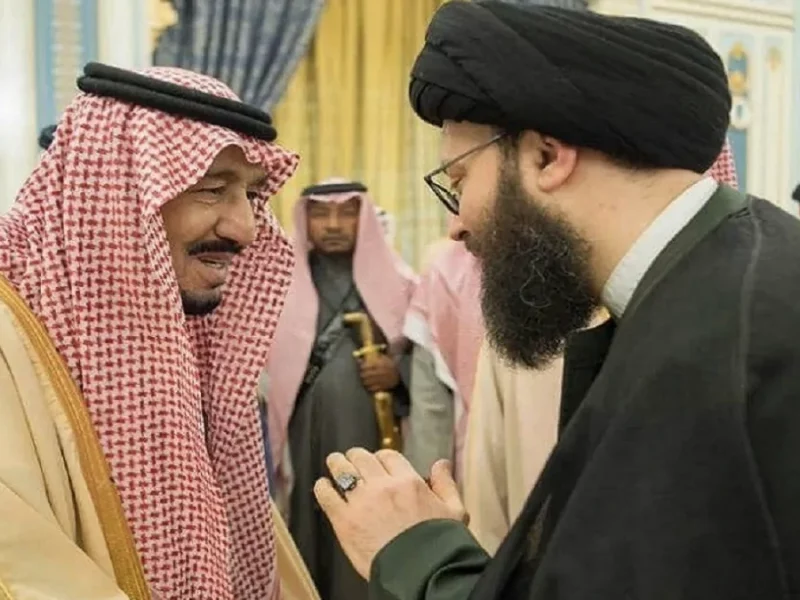 محمد علي الحسيني مصافحا الملك السعودي سلمان بن عبد العزيز