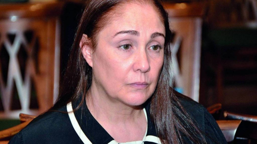 “شتم أبويا”.. موقف «مستفز» يدفع الفنانة شيرين لضرب ممثل مشهور !! – (فيديو)