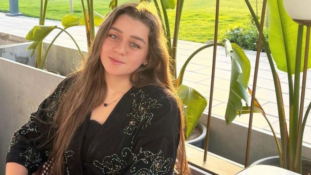 ليلى عدنان طفلة مسلسل «الكبير أوي» تحتفل بزفافها… شاهدوا كم هي جميلة بالفستان الأبيض ؟ – (صور)